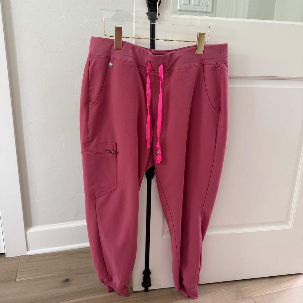 FIGS Zamora QUARTZ BCA (Breast Cancer Awareness) Jogger Scrub Pants - Size Large